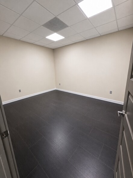 More Photos Of 28408 Sweetgum Rd, Magnolia Warehouse For Lease