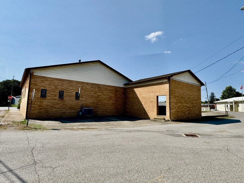 More Photos Of 1015 Main St, Conneautville Office For Sale