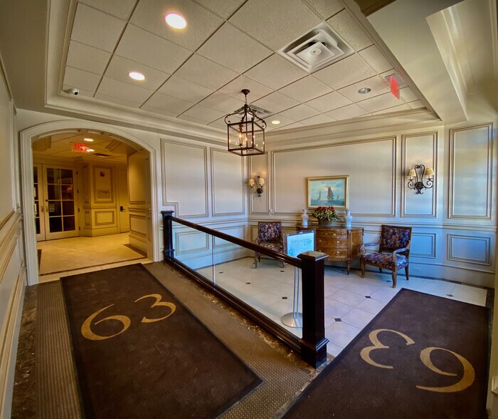 More Photos Of 63 Kercheval Ave, Grosse Pointe Farms Office For Lease