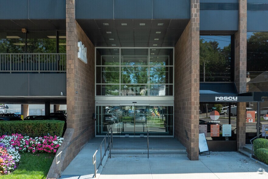 More Photos Of 111 Brook St, Scarsdale Loft Creative Space For Lease