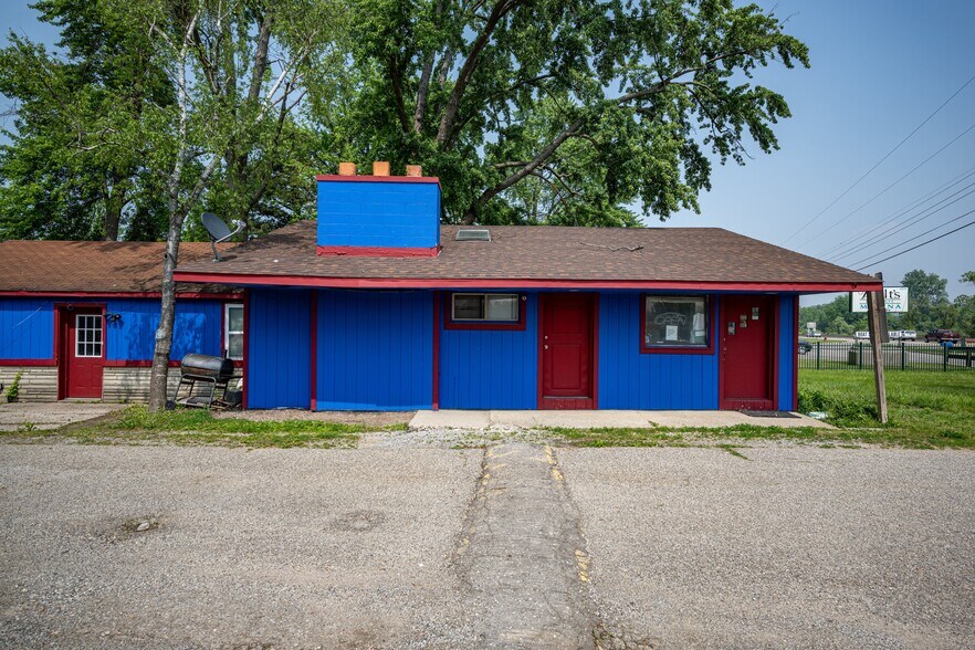 More Photos Of 8230 Highland Rd, White Lake Hotel For Sale