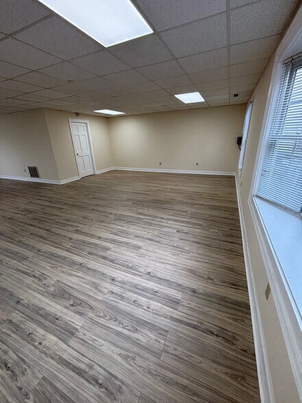More Photos Of 1249 Mall Dr, North Chesterfield Medical For Lease