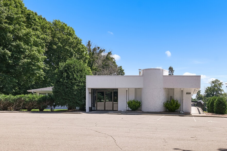 More Photos Of 1801 Commerce Blvd, Mound Funeral Home For Sale