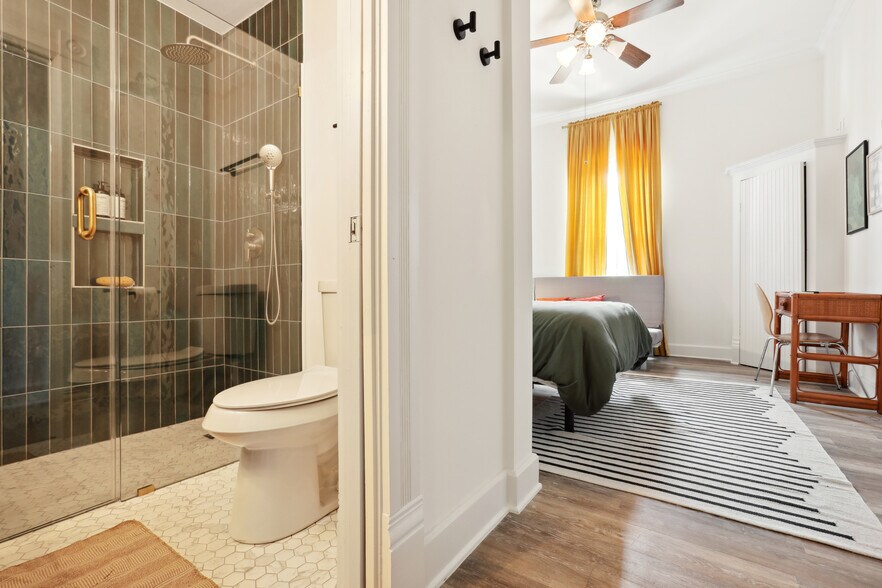 More Photos Of 4 Depot st, Elgin Hotel For Sale