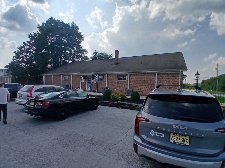 More Photos Of 340 Front St, Elmer Office For Lease