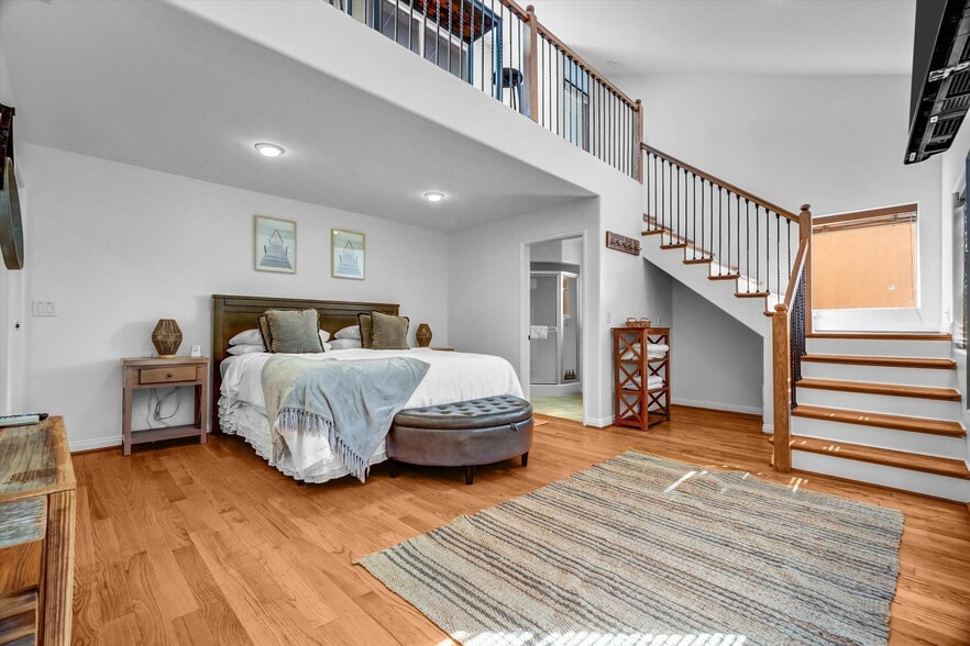 More Photos Of 179 Pomona Ave, Long Beach Hospitality For Sale