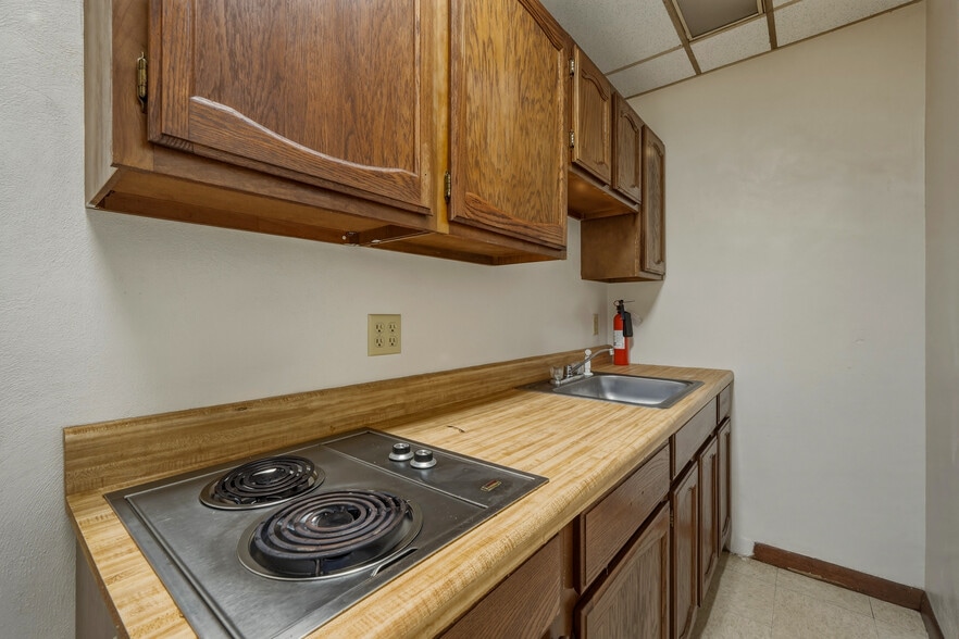 More Photos Of 3122 7th Ave, Charleston Office For Sale