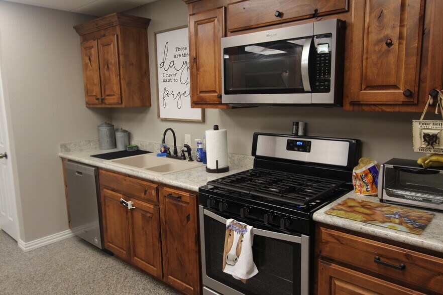 More Photos Of 120 County Road 42000, Paris Trailer Camper Park For Sale