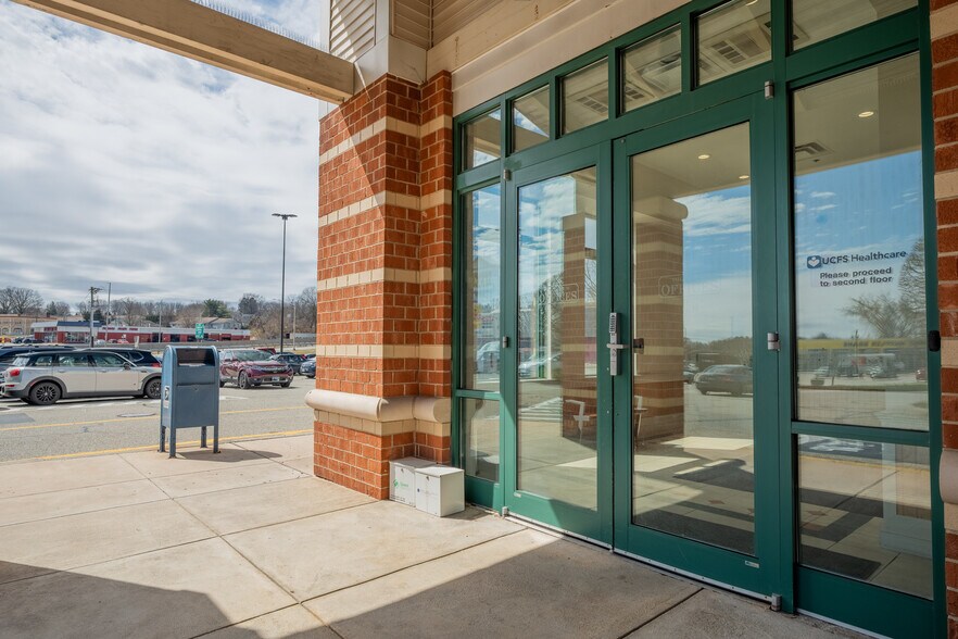 More Photos Of 351 N Frontage Rd, New London Unknown For Lease