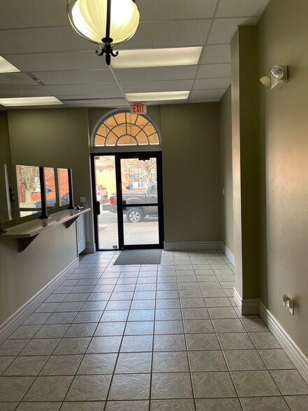 More Photos Of 1401 E Douglas Ave, Wichita Office For Lease