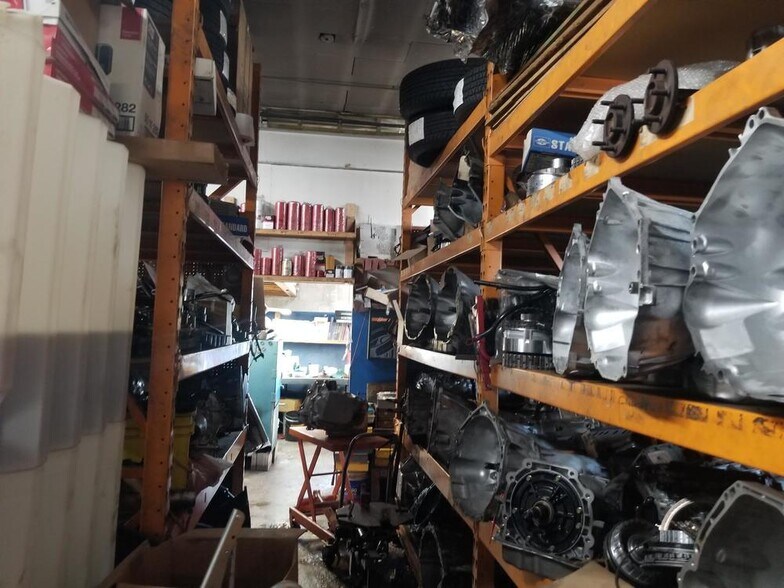 More Photos Of 2611 Pine Ave, Niagara Falls Auto Repair For Sale