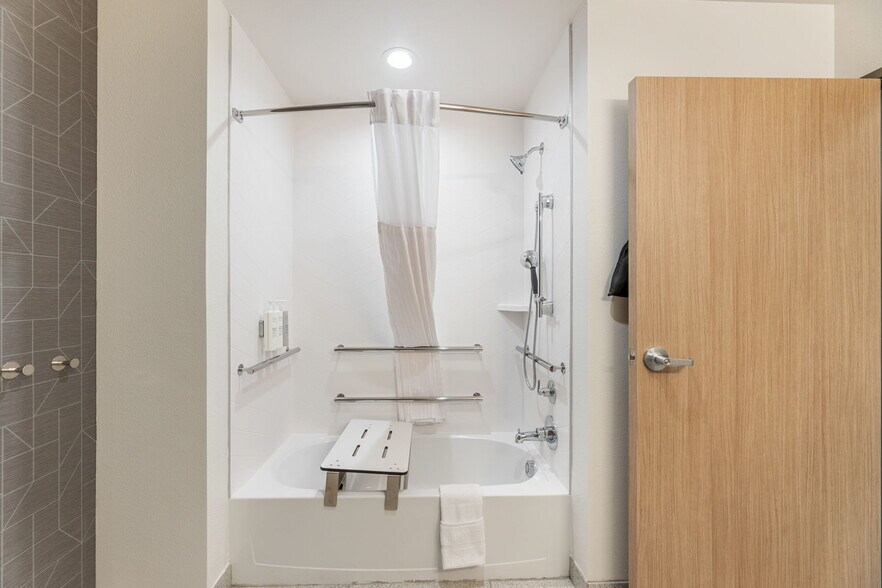 More Photos Of 5356 Roan Rd, Garland Hotel For Sale