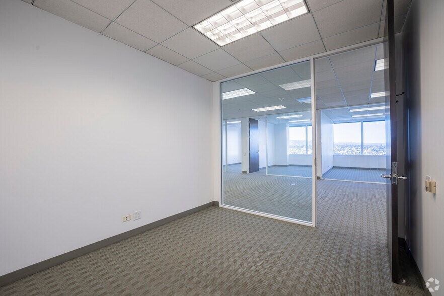 More Photos Of 1999 Harrison St, Oakland Coworking Space