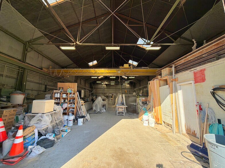 More Photos Of 305 Douglass St, Brooklyn Warehouse For Lease