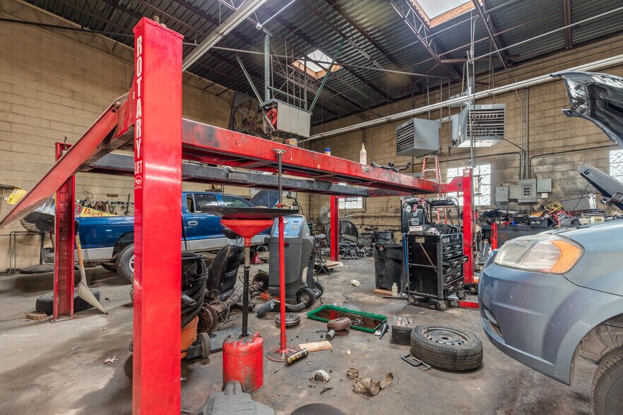 More Photos Of 3500 S Kingshighway Blvd, Saint Louis Auto Repair For Sale