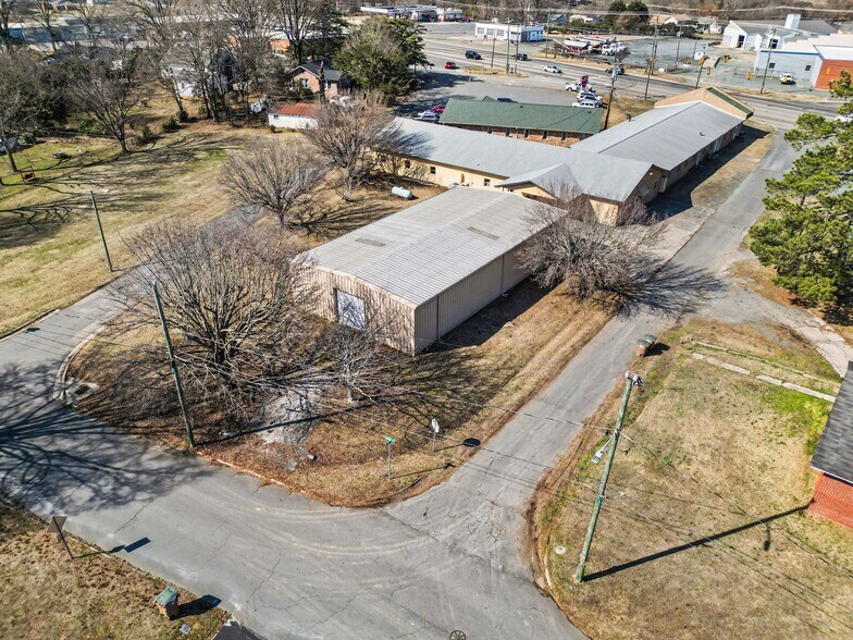 More Photos Of 6402 W Marshville Blvd, Marshville Showroom For Lease
