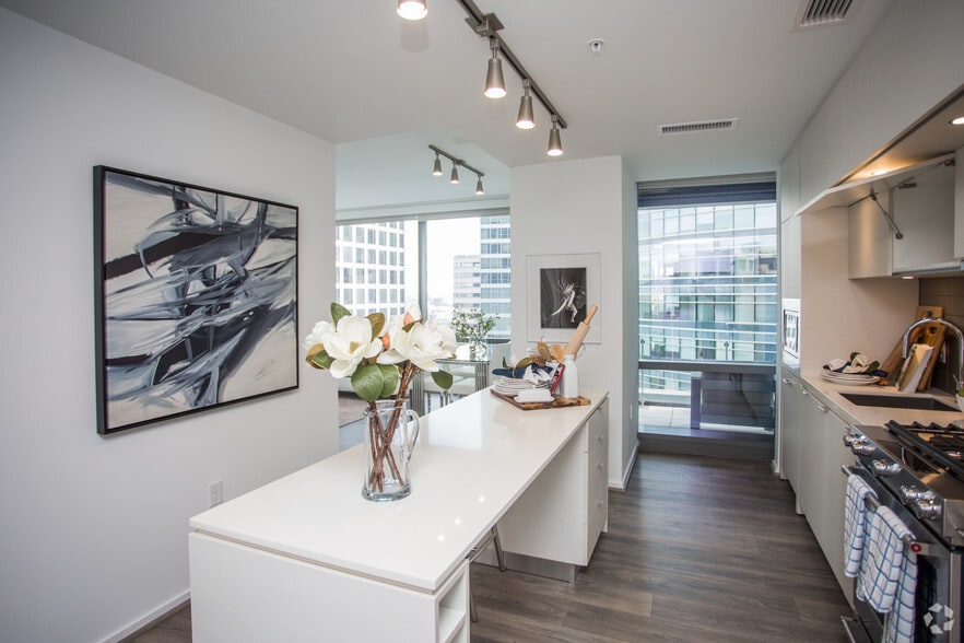 More Photos Of 1800 N Lynn St, Arlington Apartments For Lease