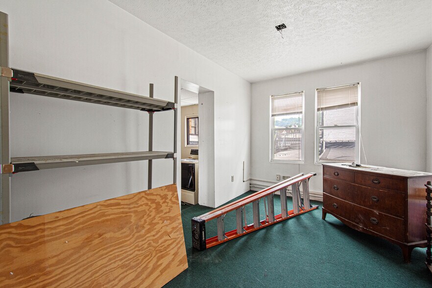 More Photos Of 305 Mill St, Coraopolis Storefront Retail Residential For Sale