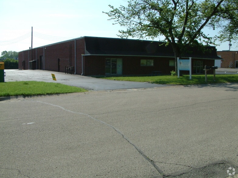 More Photos Of 118-126 Westpark Rd, Centerville Warehouse For Lease