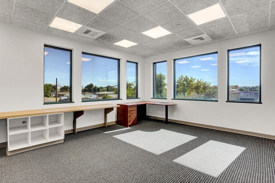 More Photos Of 1900 W Hamilton Pl, Englewood Warehouse For Sale