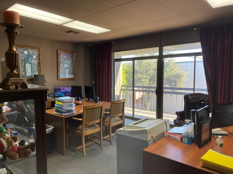 More Photos Of 1739 Citadell Plz, San Antonio Office For Sale