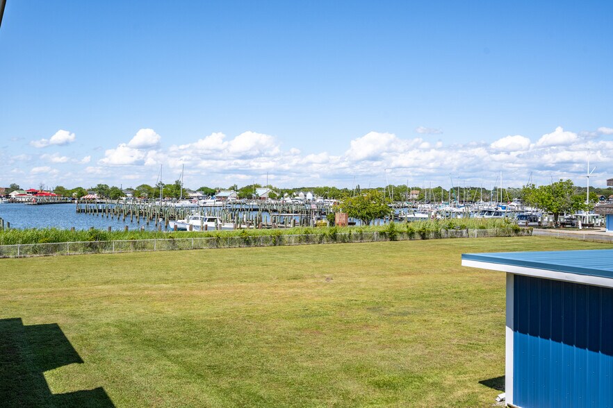 More Photos Of 700 Norris Harbor Dr, Crisfield Hotel For Sale