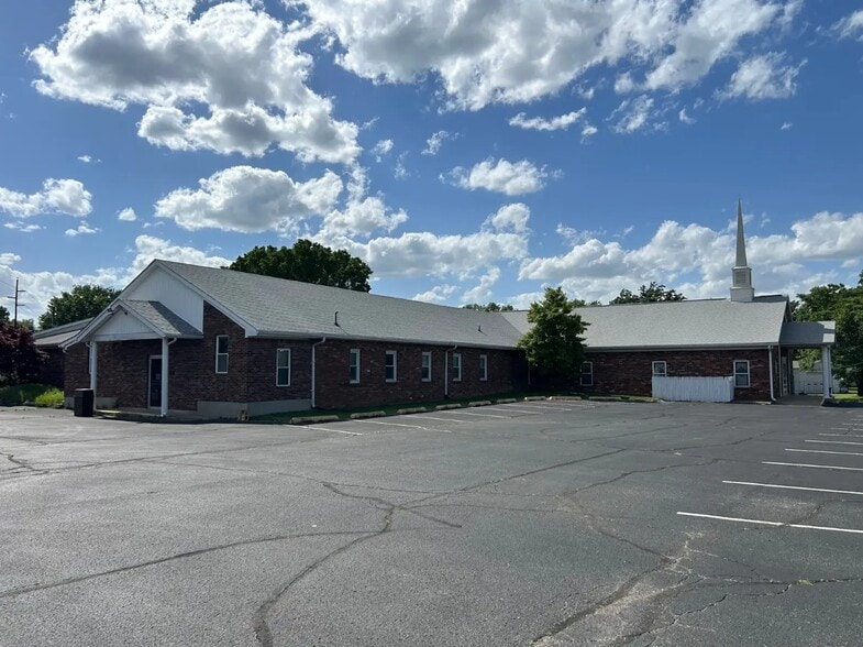 More Photos Of 125 E Montgomery Ave, Clarksville Religious Facility For Sale