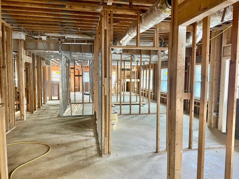 More Photos Of 12 All Souls Cres, Asheville Office For Sale