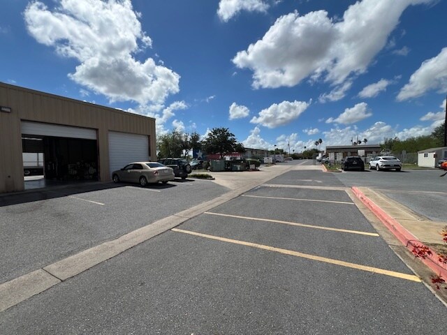 More Photos Of 310 E Pecan Blvd, McAllen Storefront For Lease