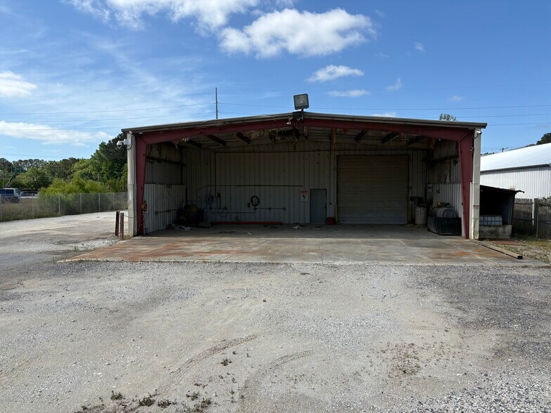 More Photos Of 8008 Dorchester Rd, Charleston Warehouse For Lease