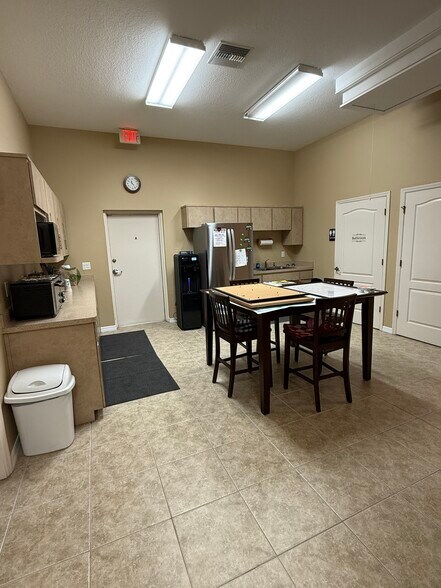 More Photos Of 5282-5286 Applegate Dr, Spring Hill Office For Sale