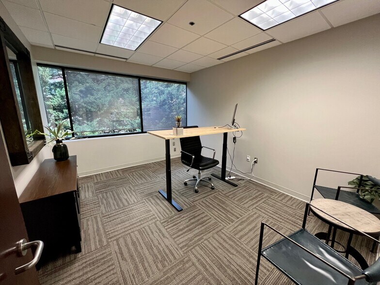 More Photos Of 308 N Peters Rd, Knoxville Office For Lease