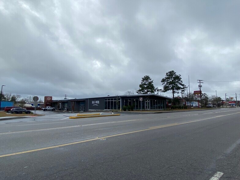 More Photos Of 605 N Main St, Summerville Storefront Retail Office For Lease
