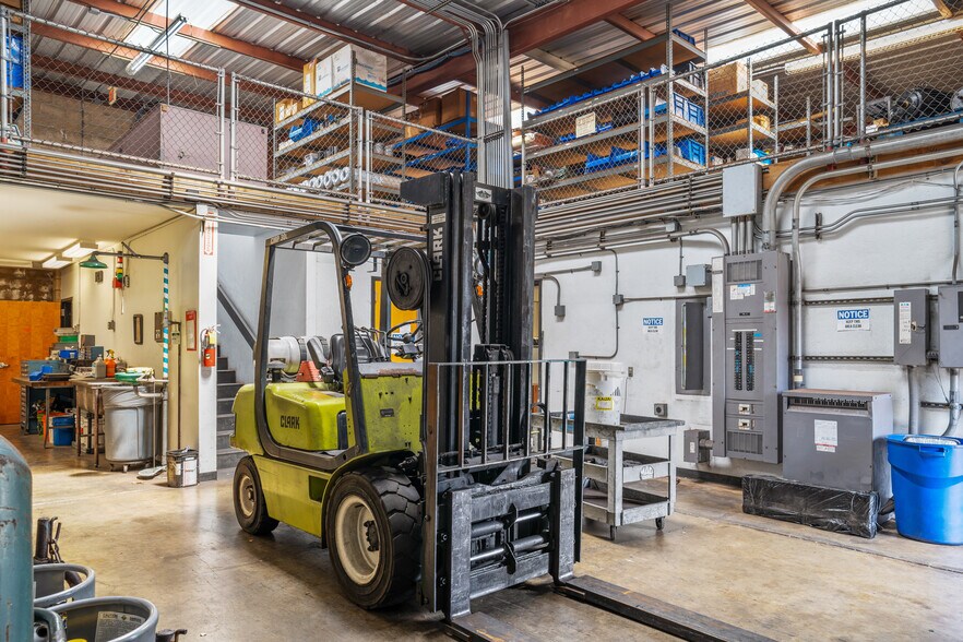 More Photos Of 3048 Aukele St, Lihue Warehouse For Sale