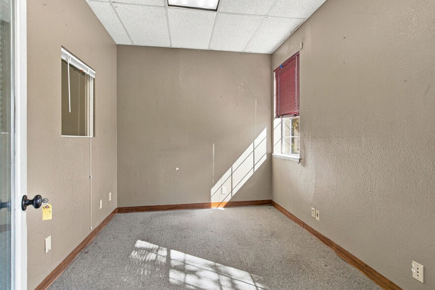 More Photos Of 403 W 11th St, Tracy Office For Sale