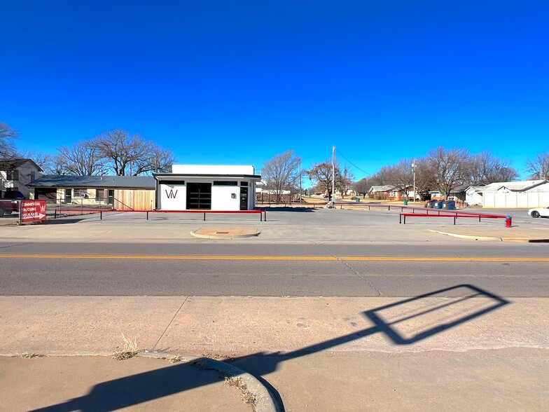 More Photos Of 230 N Louis Tittle Ave, Mangum General Retail For Sale