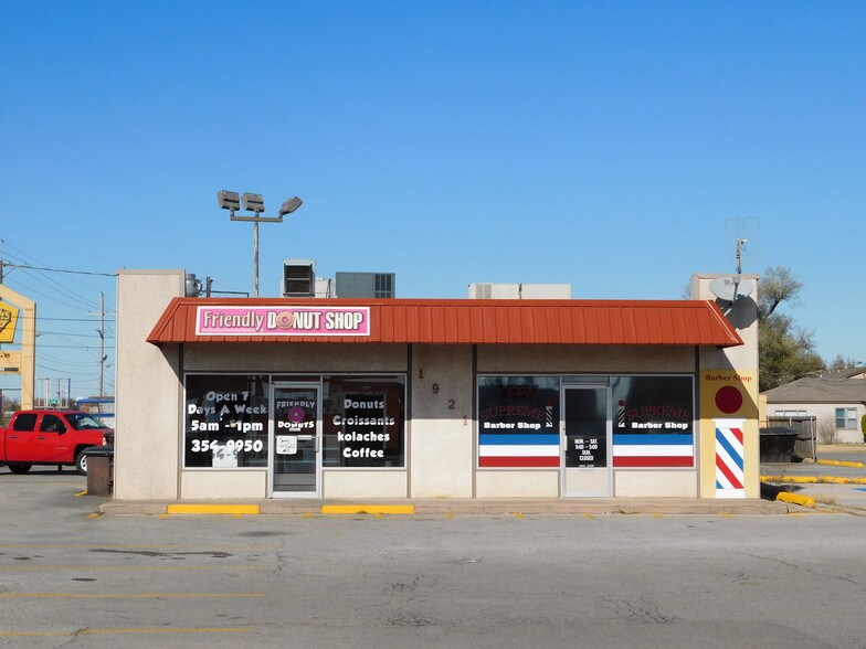 More Photos Of 1901-1921 NW Sheridan Rd, Lawton Restaurant For Sale
