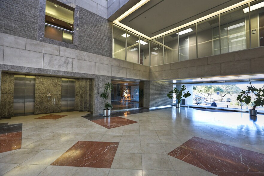 More Photos Of 3027 Marina Bay Dr, League City Office For Lease