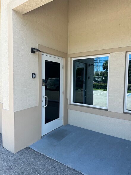 More Photos Of 2131-2141 SW Conant Ave Port, Port Saint Lucie Industrial For Lease