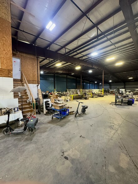 More Photos Of 1301 Industrial Park Rd, Mountain Grove Warehouse For Lease