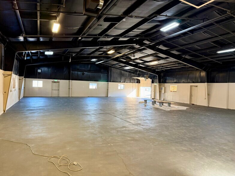 More Photos Of 22 Cash Dr, Mound House Warehouse For Lease