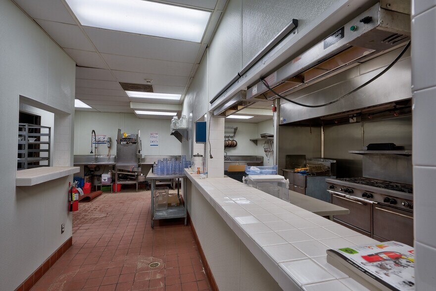 More Photos Of 369 N Palm Canyon Dr, Palm Springs Restaurant For Lease