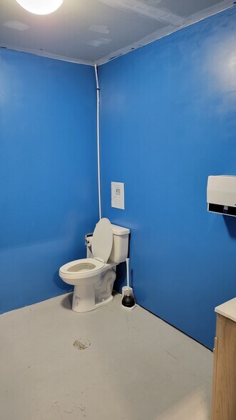 More Photos Of 14165-14185 162 Ave NW, Edmonton Showroom For Lease