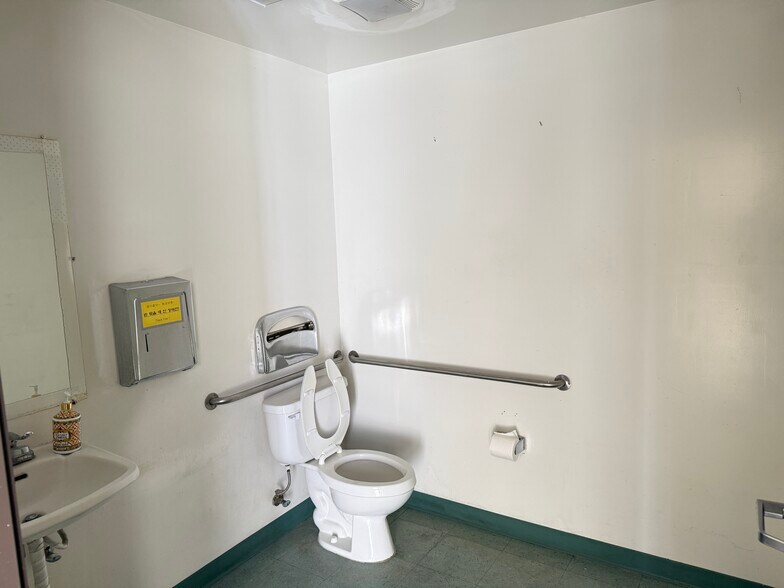 More Photos Of 1082 E El Camino Real, Sunnyvale Unknown For Lease