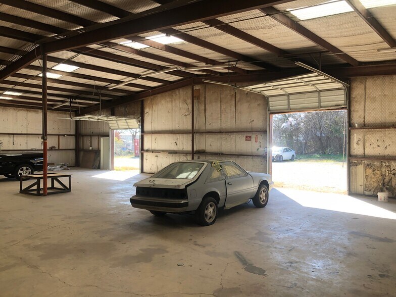 More Photos Of 124 Industrial Dr, Boerne Service For Lease
