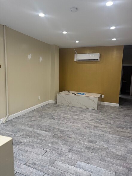 More Photos Of 3107 37th St, Astoria General Retail For Lease