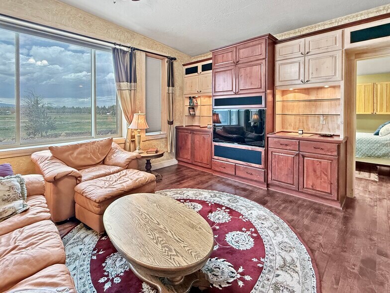 More Photos Of 63026 Powell Butte Hwy, Bend Airplane Hangar For Sale