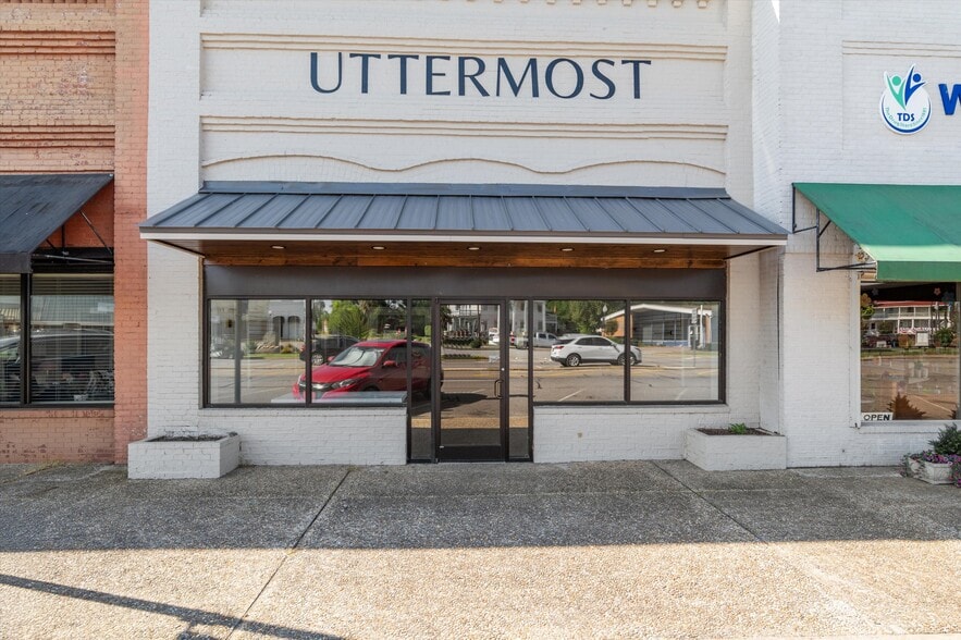 Primary Photo Of 208 Broad St, Wrens Storefront Retail Office For Sale