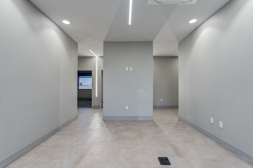 More Photos Of 2405 114th St, Lubbock Office For Sale