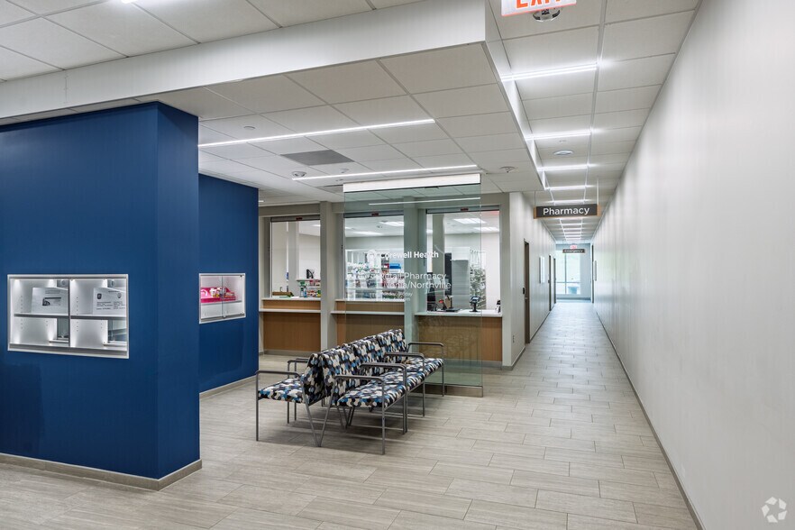 More Photos Of 39000 W Seven Mile Rd, Livonia Medical For Lease